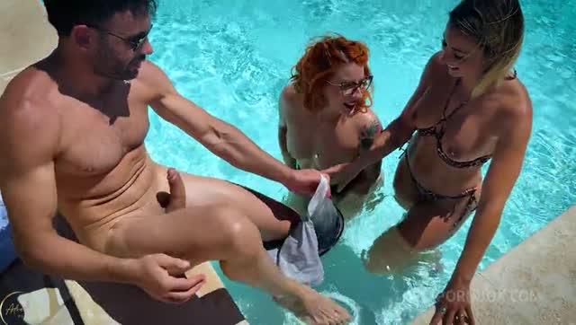 Mes Pieds Dans La Bouche De La Rouquine Little Foxyy Et Du Chaud Emmanuel Torquemada — MILF & Mature scene by Mylfed